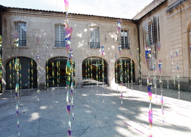 Cour de l'Hôtel de Caumont, Miroslaw Balka, Heaven, 2010, photographie Franck Couvreur